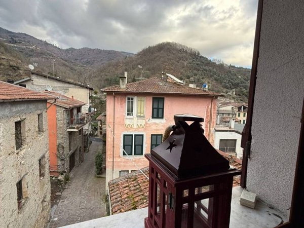 casa indipendente in vendita a Pornassio in zona Ponti