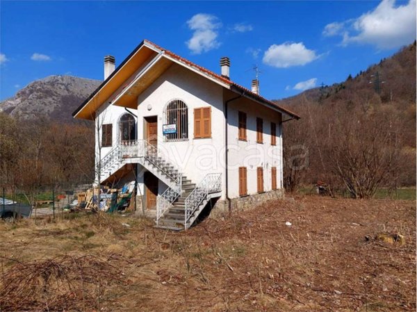 casa indipendente in vendita a Pornassio in zona Nava
