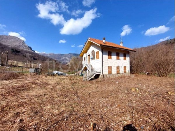 casa indipendente in vendita a Pornassio in zona Nava