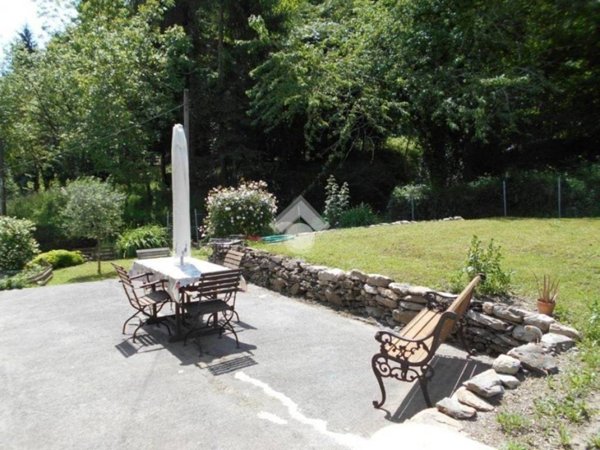 casa indipendente in vendita a Pornassio in zona Ponti