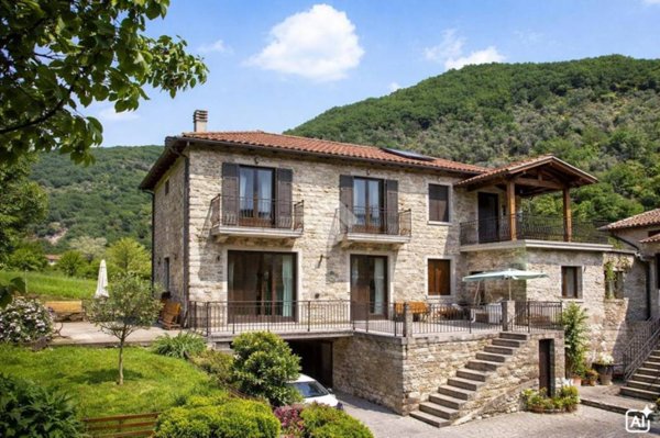 casa indipendente in vendita a Pornassio in zona Ponti