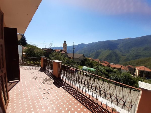 casa semindipendente in vendita a Pornassio in zona Ottano