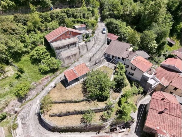 casa indipendente in vendita a Pornassio in zona Ottano