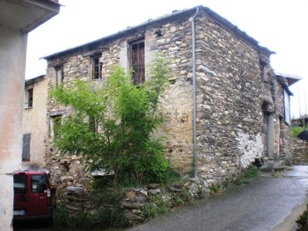 casa indipendente in vendita a Pornassio in zona Villa
