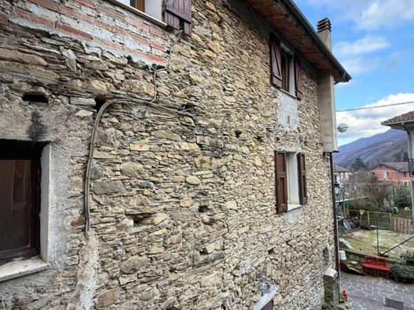 casa indipendente in vendita a Pornassio in zona Ponti