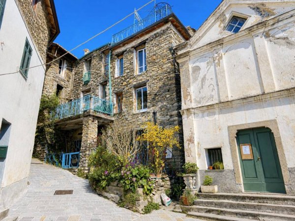 casa indipendente in vendita a Pornassio in zona Ponti