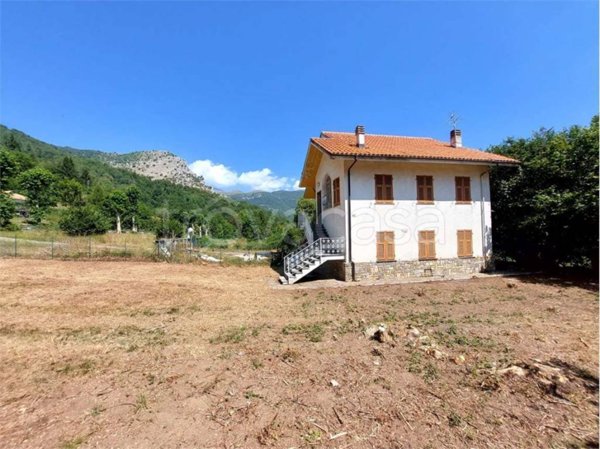 casa indipendente in vendita a Pornassio in zona Nava
