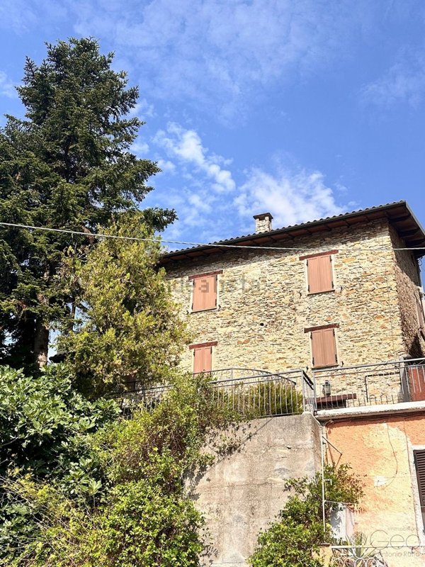 casa indipendente in vendita a Pornassio in zona Ottano