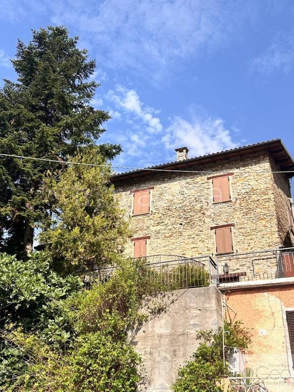 casa indipendente in vendita a Pornassio in zona San Luigi