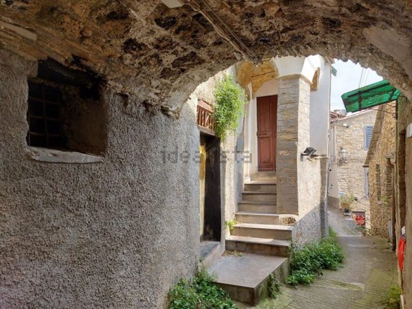 appartamento in vendita a Prelà in zona Valloria