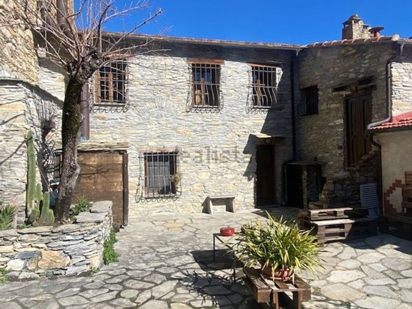 casa indipendente in vendita a Prelà in zona Tavole