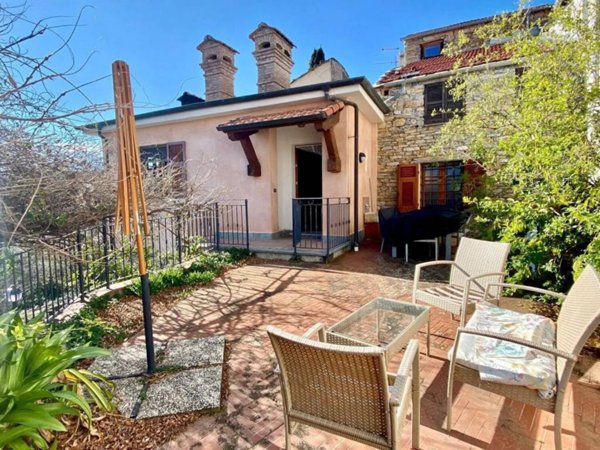casa indipendente in vendita a Prelà