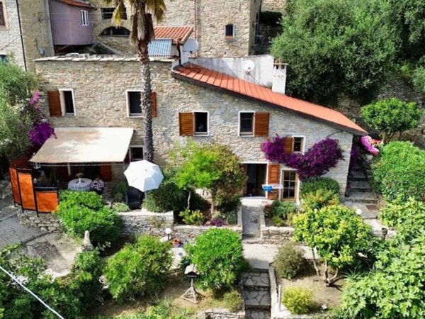 casa indipendente in vendita a Prelà