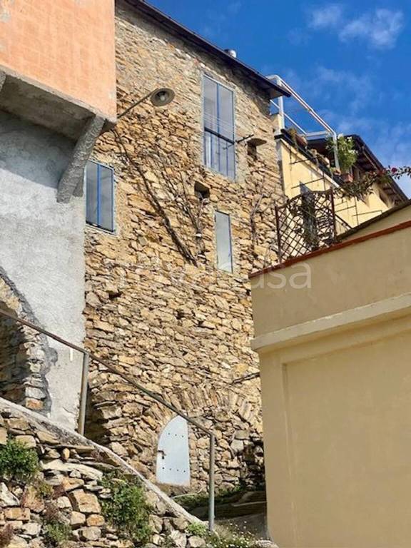 casa indipendente in vendita a Prelà in zona Valloria
