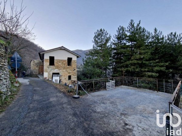 casa indipendente in vendita a Prelà