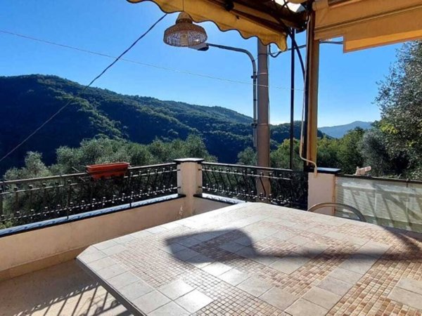 casa indipendente in vendita a Prelà