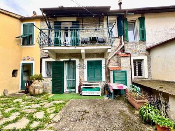 casa indipendente in vendita a Prelà