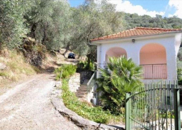 casa indipendente in vendita a Prelà
