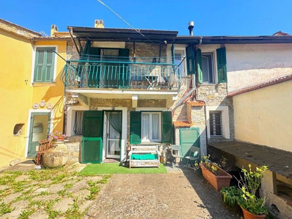 casa indipendente in vendita a Prelà