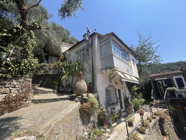 casa semindipendente in vendita a Prelà in zona Valloria