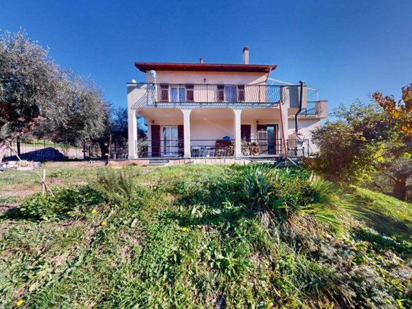 casa indipendente in vendita a Ranzo