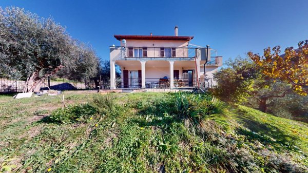 casa indipendente in vendita a Ranzo