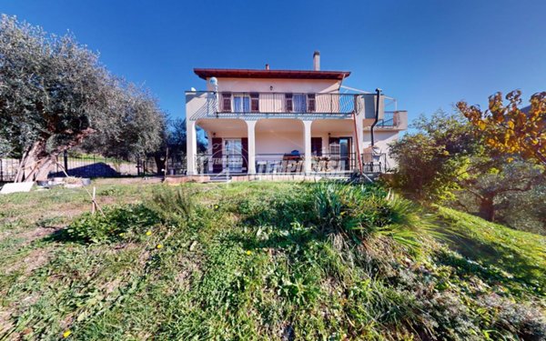 casa indipendente in vendita a Ranzo