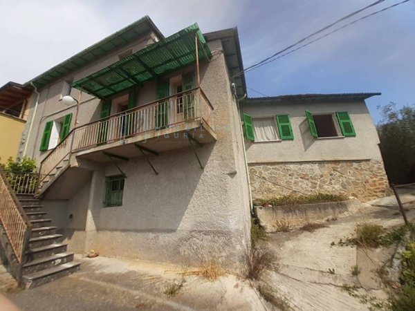 casa indipendente in vendita a Ranzo