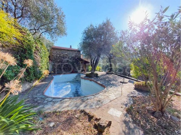 casa indipendente in vendita a Ranzo