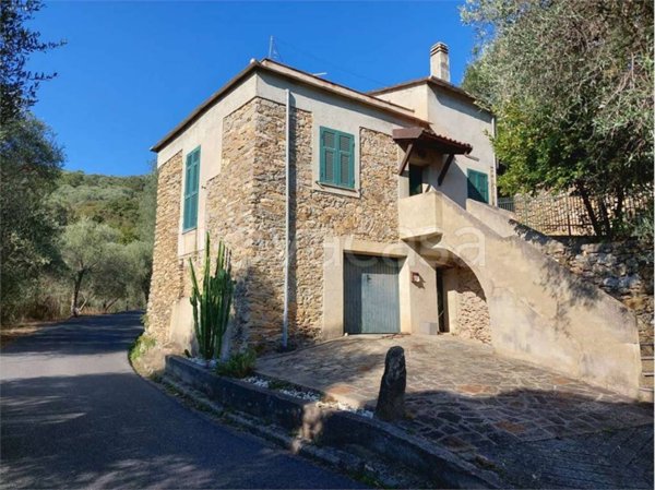 casa indipendente in vendita a Ranzo