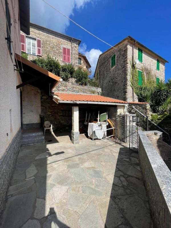 casa indipendente in vendita a Ranzo