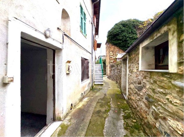 casa indipendente in vendita a Ranzo