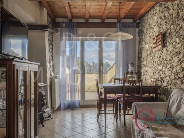 casa indipendente in vendita a Ranzo