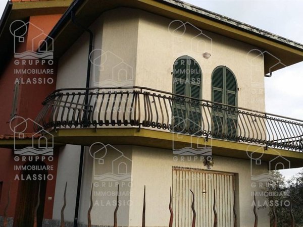 casa indipendente in vendita a Ranzo