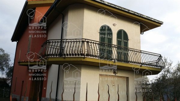 casa indipendente in vendita a Ranzo