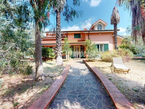 casa indipendente in vendita a Ranzo