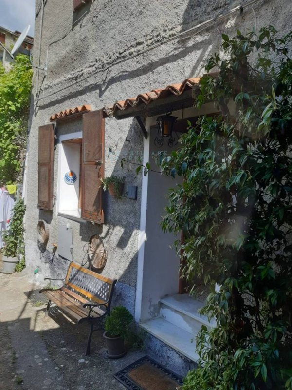 casa indipendente in vendita a Rezzo