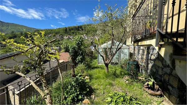 casa indipendente in vendita a Rezzo