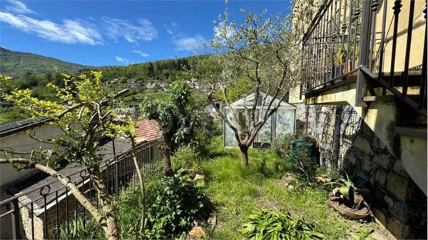 casa indipendente in vendita a Rezzo