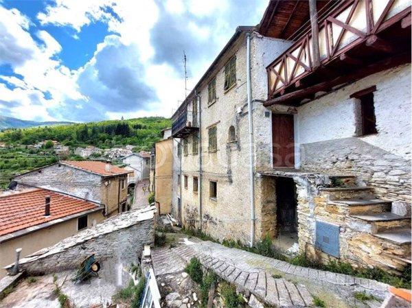 casa indipendente in vendita a Rezzo