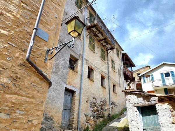 casa indipendente in vendita a Rezzo