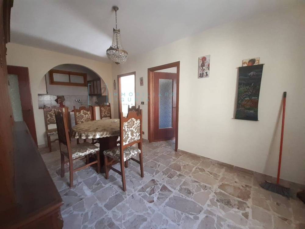 appartamento in vendita a Rezzo in zona Cenova