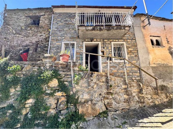 appartamento in vendita a Rezzo in zona Lavina