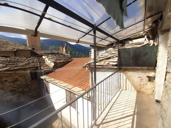 casa indipendente in vendita a Rezzo in zona Cenova