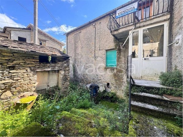 casa indipendente in vendita a Rezzo