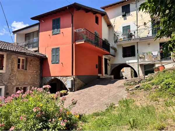 casa indipendente in vendita a Rezzo