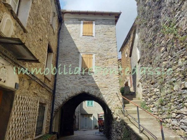 casa indipendente in vendita a Rezzo