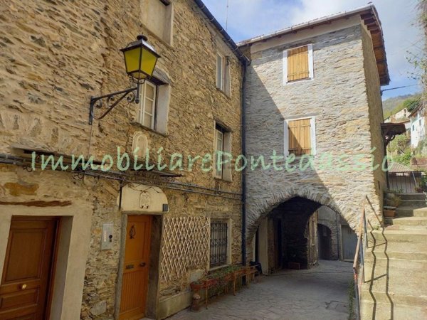 casa indipendente in vendita a Rezzo