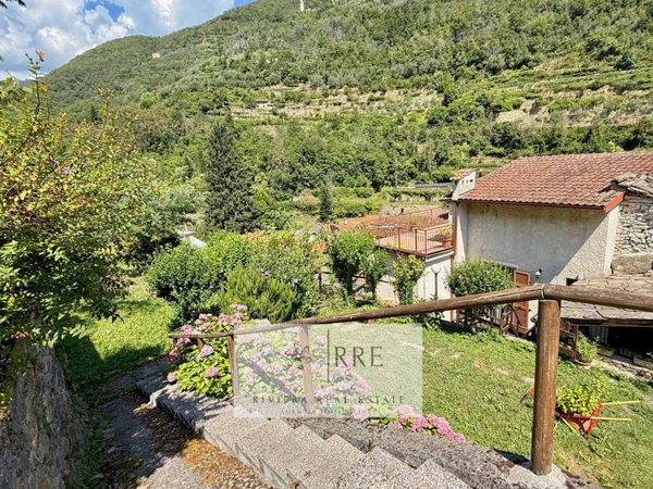 casa indipendente in vendita a Rezzo in zona Lavina