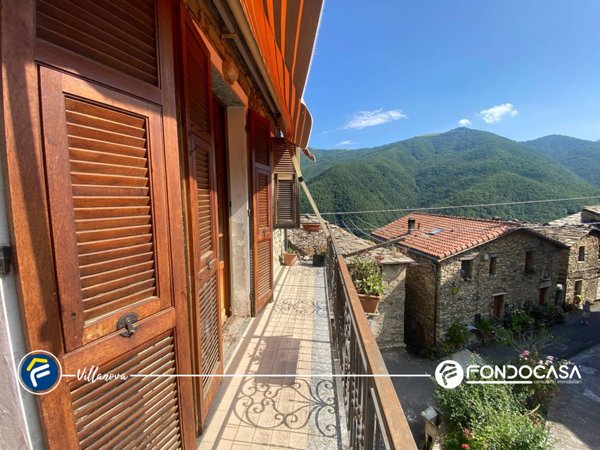 casa indipendente in vendita a Rezzo in zona Cenova